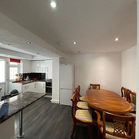 4 Bedroom House 10 Mins Walk To The Beach And Less Than A Mile From Bournemouth Main Station Exterior foto