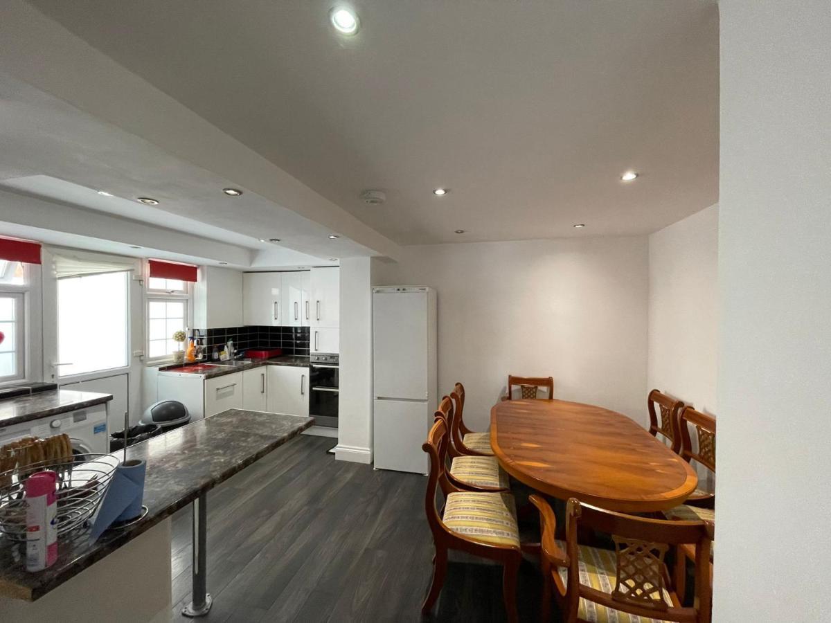 4 Bedroom House 10 Mins Walk To The Beach And Less Than A Mile From Bournemouth Main Station Exterior foto
