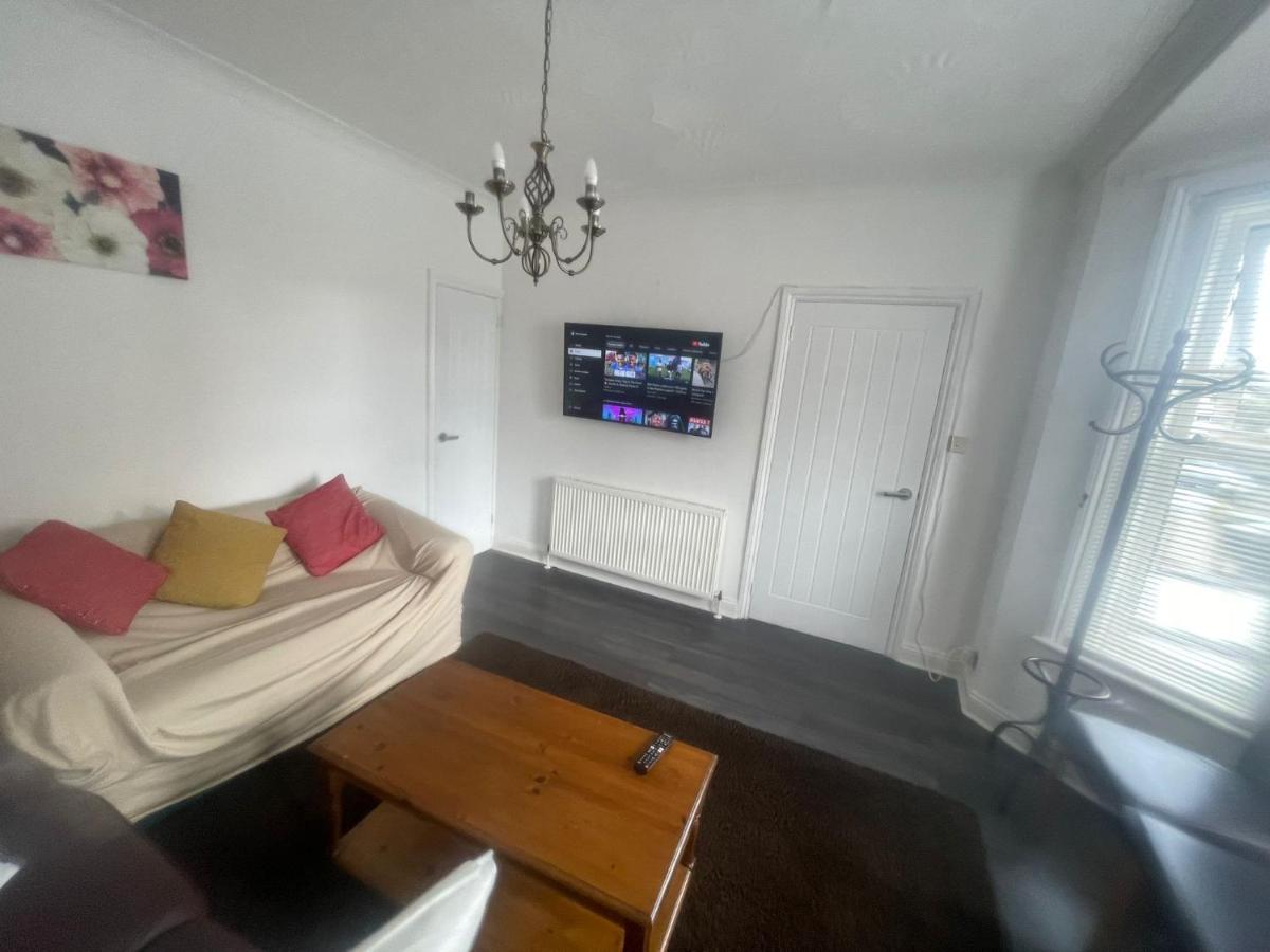 4 Bedroom House 10 Mins Walk To The Beach And Less Than A Mile From Bournemouth Main Station Exterior foto